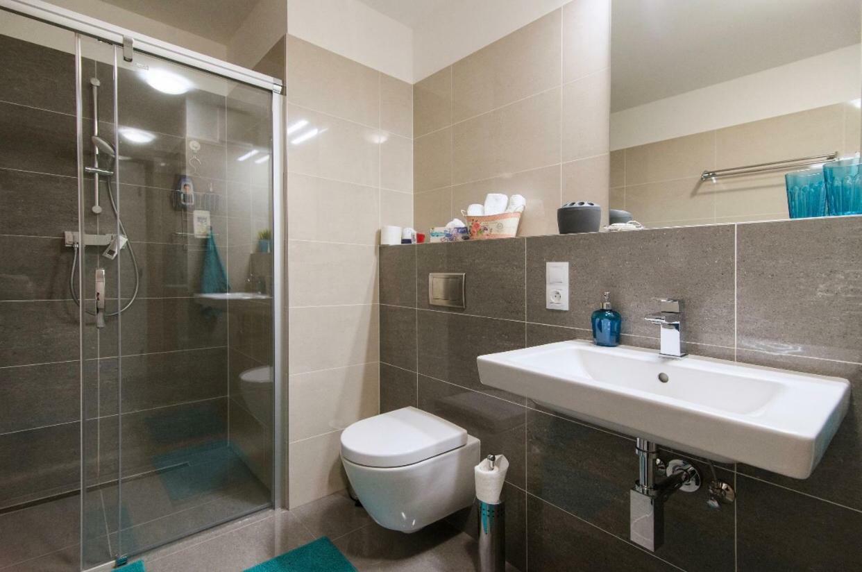 Free Parking In Garage Karolina Plazza, New Cosy Studio With All You Need Prague Luaran gambar